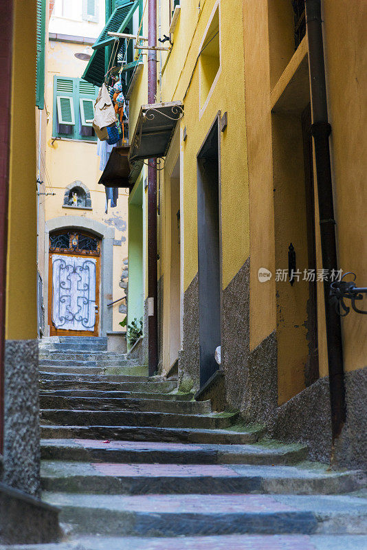 意大利Vernazza村的小巷和公寓，Cinque Terre